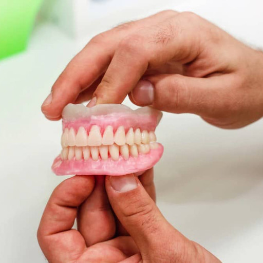 Imagem ilustrativa do curso de Uso de Próteses Dentárias em Idosos